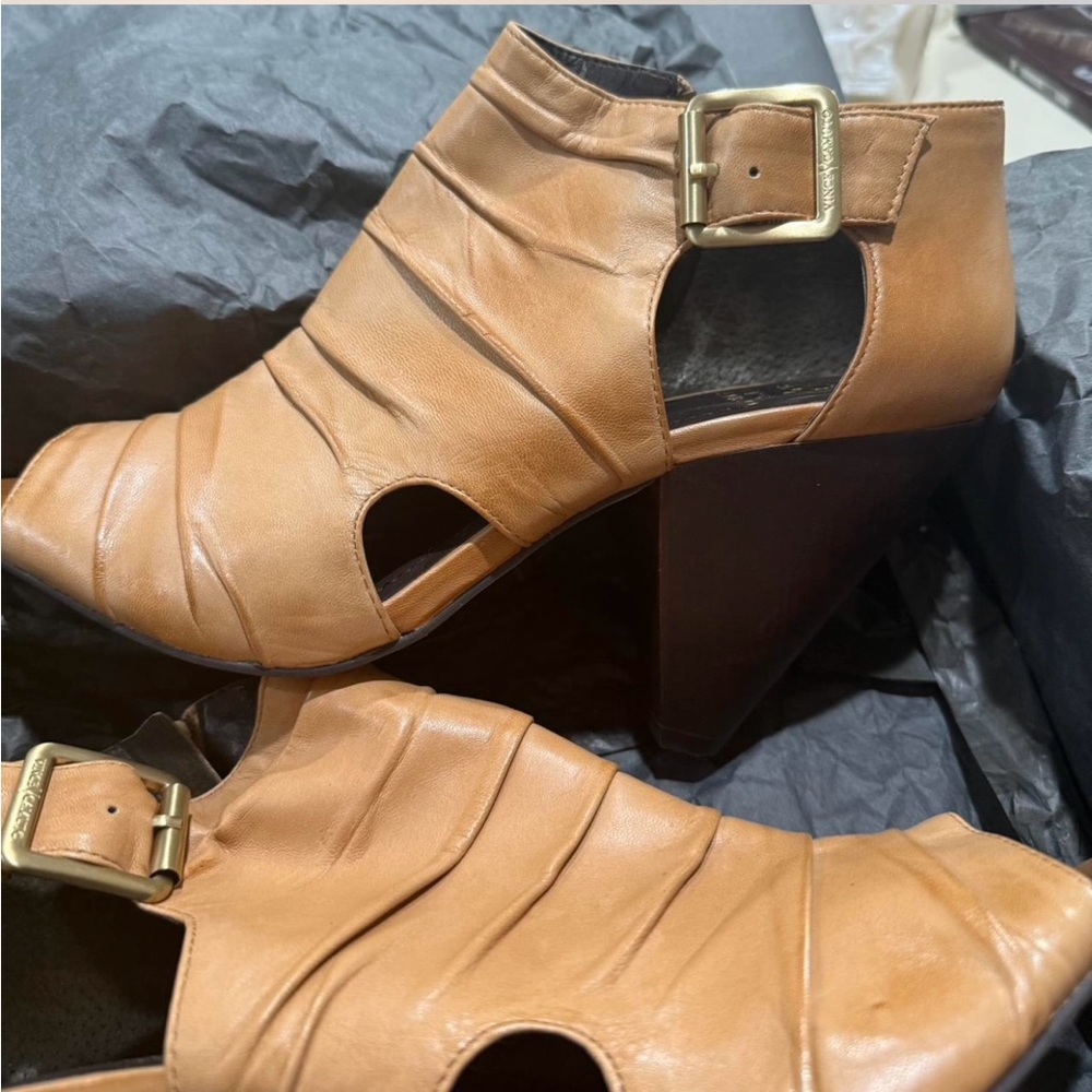 Vince Camuto Cosa bootie 9.5 NIB